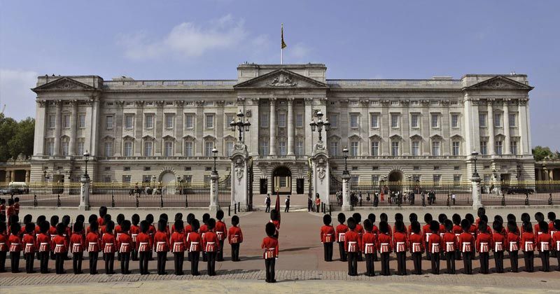 Buckingham Palace London Photos Description Address On The Map